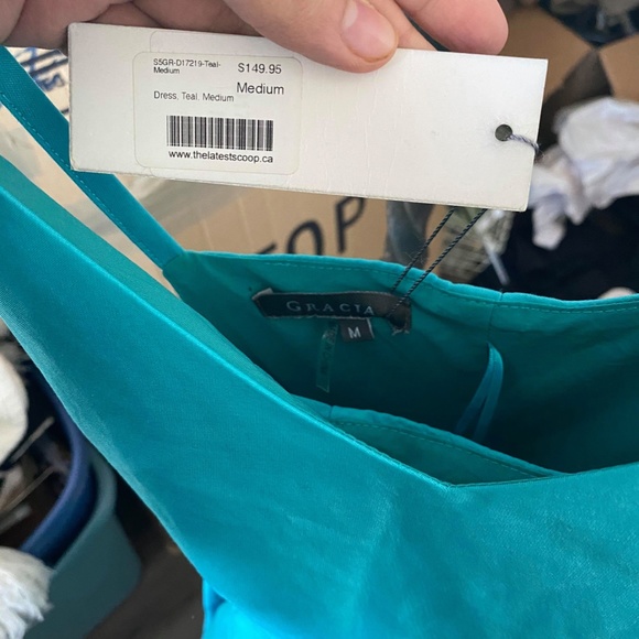 GORGEOUS BACKLESS TEAL DRESS with tags attached - Picture 2 of 2
